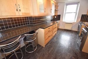 ** UNDER OFFER WITH MAWSON COLLINS **  Flat 2, 97 Mount Durand